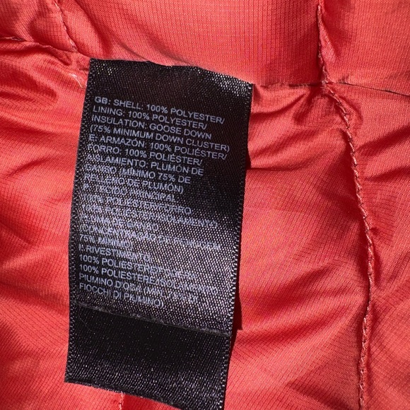 The North Face 550 Women's Maroon Insulated Puffer Quilted Vest - Picture 6 of 8